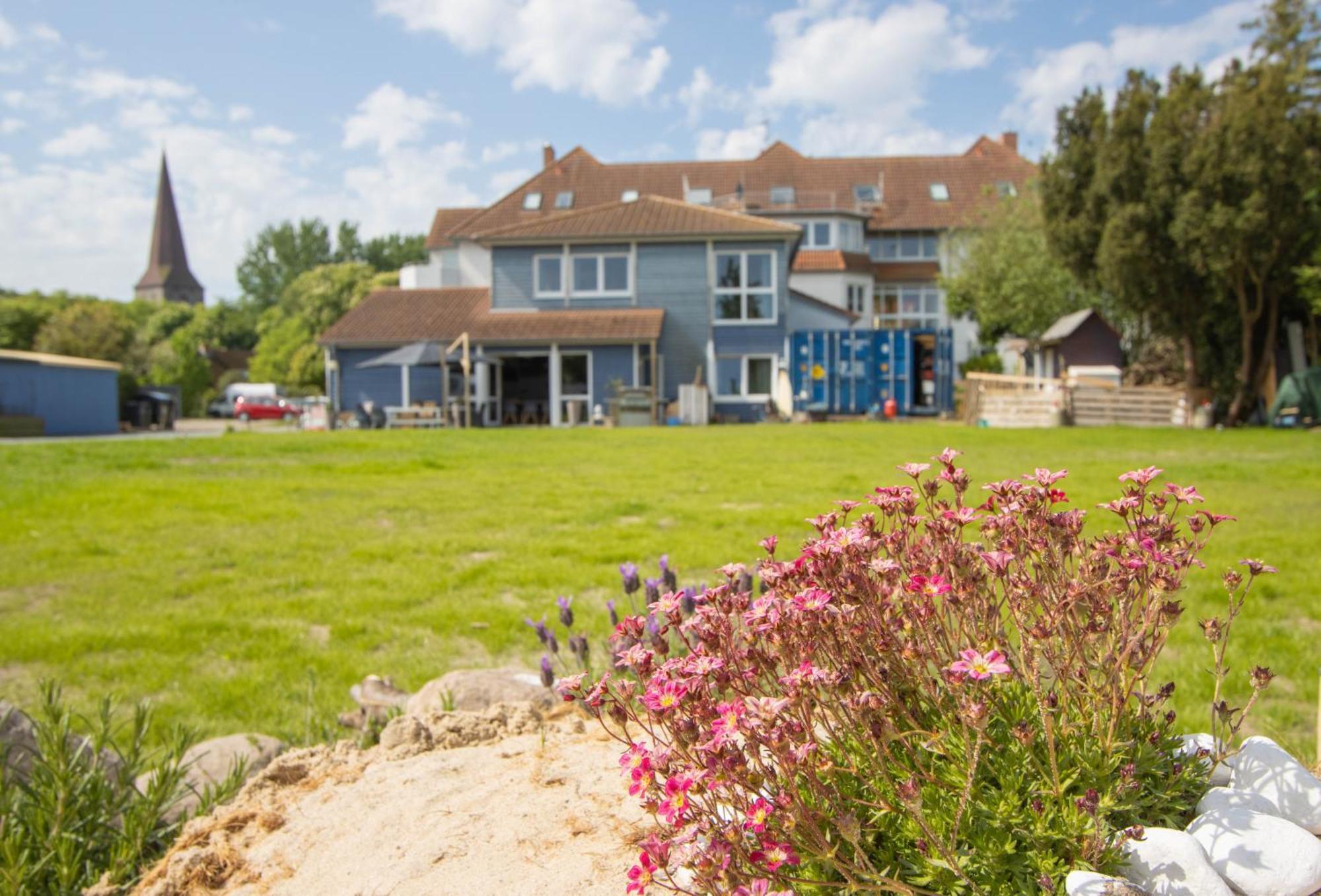 Hostel Oder Ferienwohnung 1-16 Personen Im Blauen Haus Fehmarn Zewnętrze zdjęcie